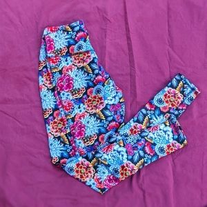 Just Athletic floral workout leggings Size S Brand New 😃 stitching pattern